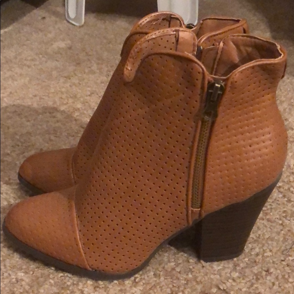 Like new!!!! Worn once. Booties